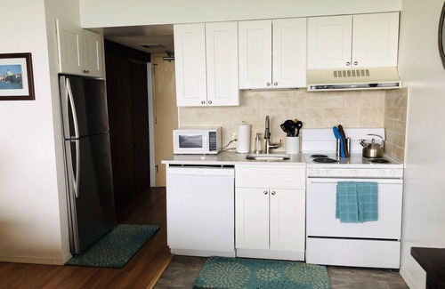 Weirs Beach Condominio | Breathtaking views! Kitchen! King bed! Summer Concerts!