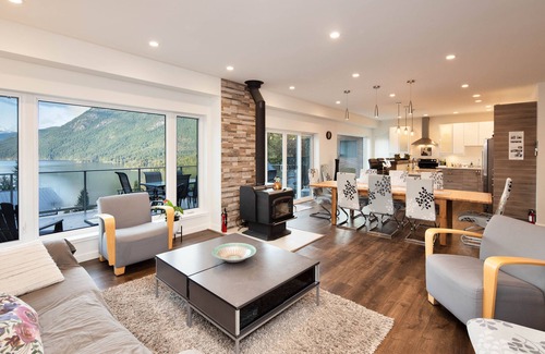 Sandy Hook Casa | Breathtaking views of the Porpoise Bay in the Sunshine Coast