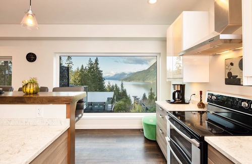 Sandy Hook Casa | Breathtaking views of the Porpoise Bay in the Sunshine Coast