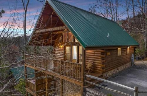 Black Bear Falls Casa | Breathtaking views of the Smokies, 3 mins to Gatlinburg