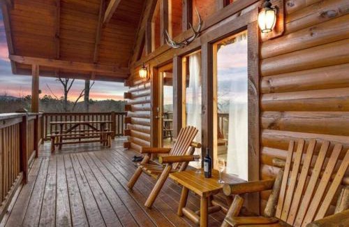 Black Bear Falls Casa | Breathtaking views of the Smokies, 3 mins to Gatlinburg