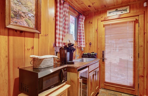 Mirror Lake Casa | Breathtaking views,private property,glass porch w/wood-burning fireplace