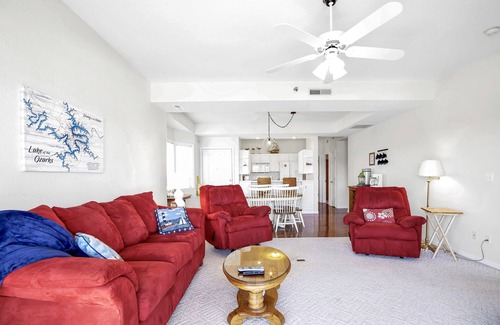 Lakeland Condominio | Breathtaking Views - Two Pools - Enclosed Balcony