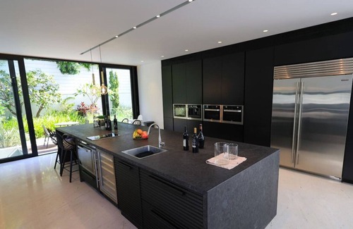 Herzliya Pituach Casa | Breathtaking Villa w Pool & Sauna Near the Beach