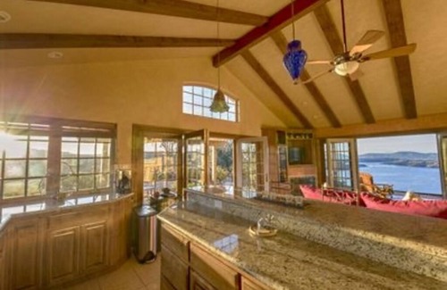 Angels Camp Casa | Breathtaking Vineyard and Lake Views, Secluded with private pickleball court
