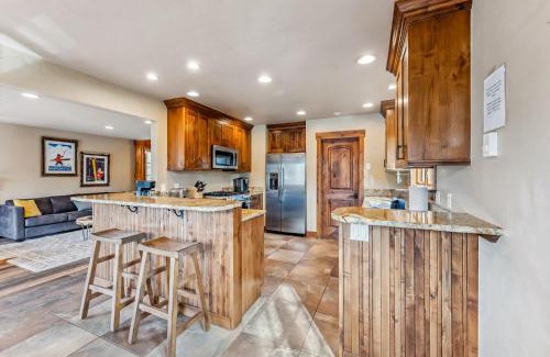 Breckenridge Casa | Breckenridge Escape with Hot Tub and Mountain Views