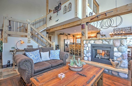Quandary Village Casa | Breckenridge 'Sky Lodge' - 4BR House w / Hot Tub!