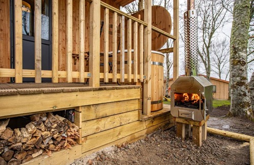 East Lewiston Apartamento | Breckland Lodge 1 with Hot Tub