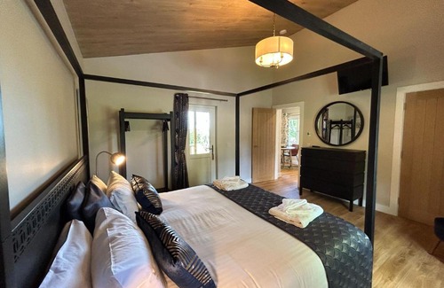 East Lewiston Chalet De Esquí | Breckland Lodge 3 with Hot Tub