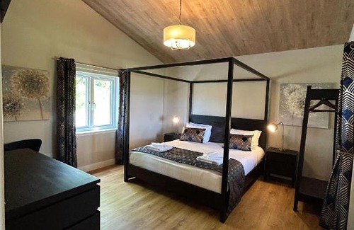 East Lewiston Chalet De Esquí | Breckland Lodge 3 with Hot Tub