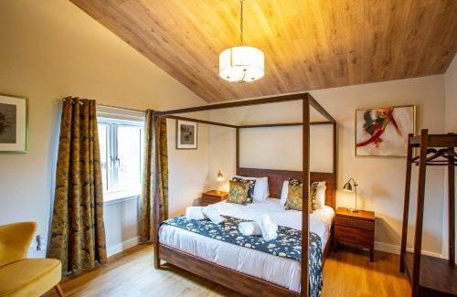 East Lewiston Chalet De Esquí | Breckland Lodge 4 with Hot Tub