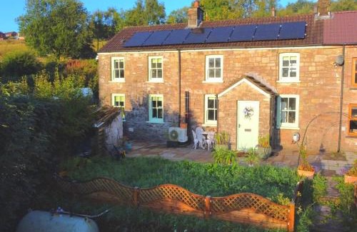 Pontsticill Casa | Brecon Beacons Escape, 3 bedroom, Sleeps 8 with Log Burner