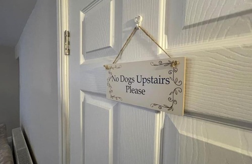 Crickhowell Casa | *Brecon Beacons,Log Burner, hot tub Dogs Welcome*