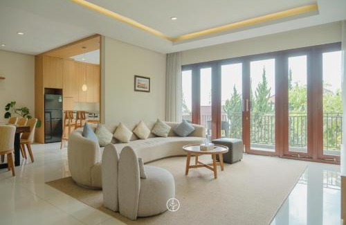 Bandung Villa | Breeze blows city view villa 4 bedrooms and 1 family room 1 king-size bed and 1 queen-size bed with a private swimming pool
