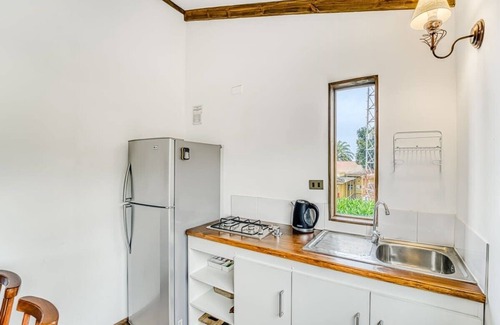 Algarrobo Cabina | Breeze Cabin 2B W/Wifi, Smart TV & Parking.