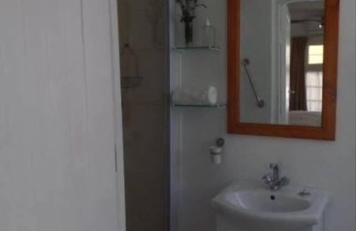 Kidd's Beach Cama Y Desayuno | Breeze Inn Bed and Breakfast