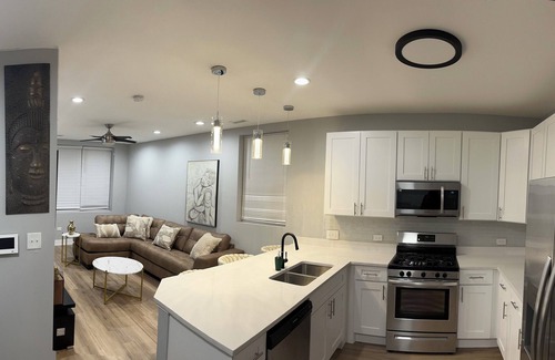 Bronzeville Casa | Breeze of Bronzeville Chicago: 3 bedroom 2 bath 9 mins from downtown chicago