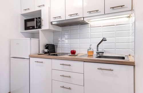 Vouliagmeni Apartamento | Breeze One Bedroom Apartment by BluPine