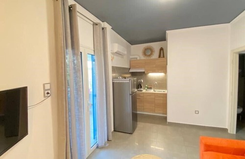Vouliagmeni Apartamento | Breeze One Bedroom Apartment by BluPine