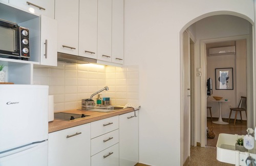 Vouliagmeni Apartamento | Breeze One Bedroom Apartment by BluPine
