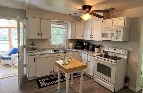 Wisconsin Dells Casa | Breezeway Bay: Waterfront Full House