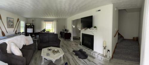 Wisconsin Dells Casa | Breezeway Bay - Waterfront Full House
