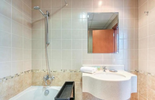 Al Qusais Apartamento | Breezy 1 Bedroom Apartment with Luxurious Views at Mai Tower, Al Nahda 1