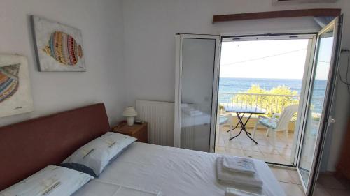 Lavreotiki Apartamento | Breezy Beach House