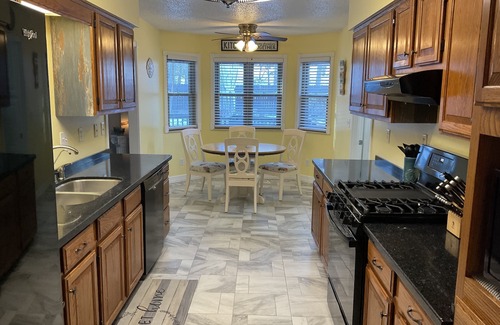 Harrison Casa | Breezy Beach is a cozy unique home close to it all .
