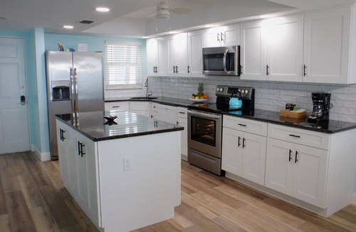 Daytona Beach Shores Condominio | Blue Turtle Bungalow - Breezy Beachfront Condo - Ocean Front - First-Floor
