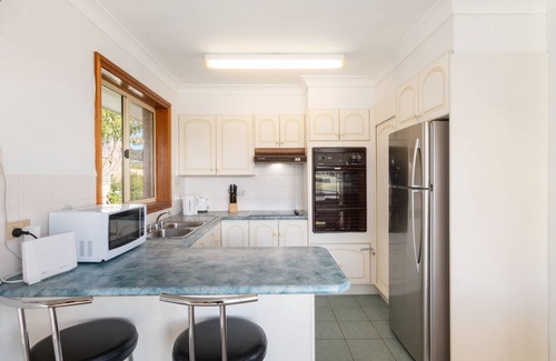Malua Bay Casa | Breezy Bungalow at Malua