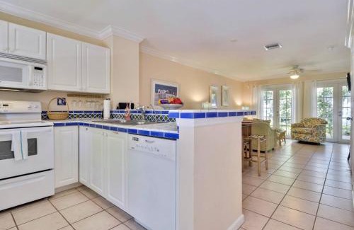 Bahama Village Casa | Breezy Bungalow by AvantStay Close 2 Zachary Taylor State Park Beach w Shared Pool Week Long Stays