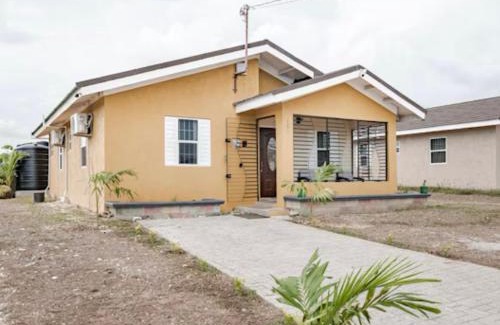 Old Harbour Casa | Breezy Bungalow Gated 2BR w Pool WiFi
