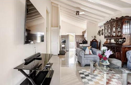 Old Harbour Casa | Breezy Bungalow Gated 2BR w Pool WiFi