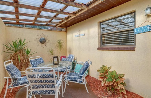 Port Canaveral Casa | Breezy Cape Canaveral Townhome about 1 Mi to Beach!