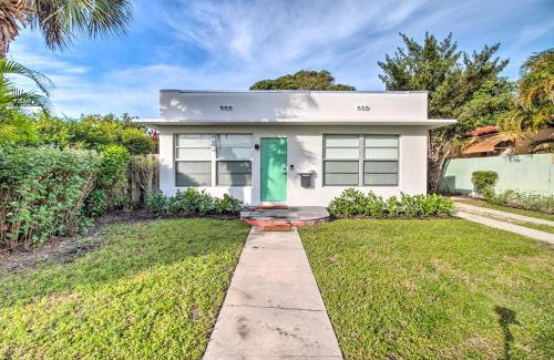 Old Northwood Casa | Breezy Coastal Retreat with Yard, 3 Mi to Palm Beach