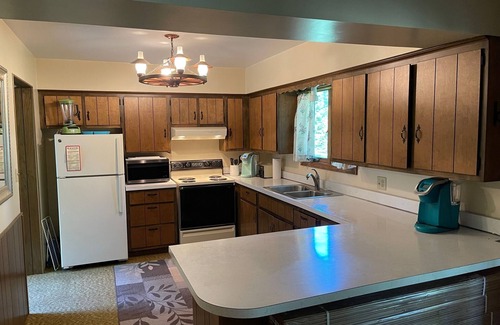 Caseville Cabaña | Breezy Flamingo- Lake view