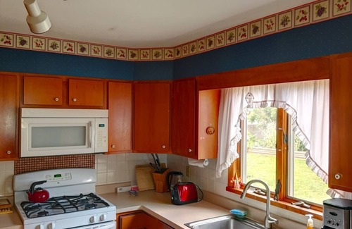 Seneca Falls Casa | Breezy Lake Front Living/One of a kind backyard/ Fire pit/Kayaks/Nature/Wineries