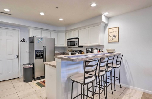 Camdenton Condominio | Breezy Lakefront Condo w/ Balcony & Lake View!