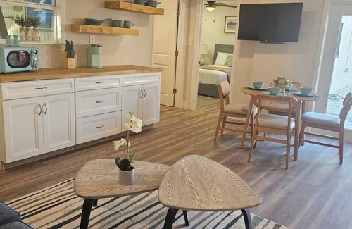 Memphis Casa | Breezy Loft at Palmetto, FL.