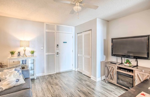 Myrtle Beach Apartamento | Breezy Myrtle Beach Condo w/ Balcony & Views!