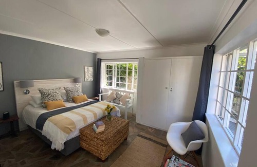 Fernkloof Apartamento | Breezy on the Bend's Stone Cottage