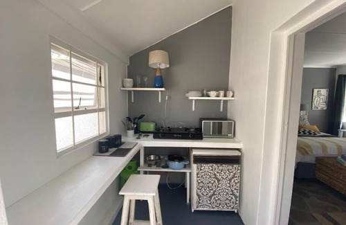 Fernkloof Apartamento | Breezy on the Bend's Stone Cottage