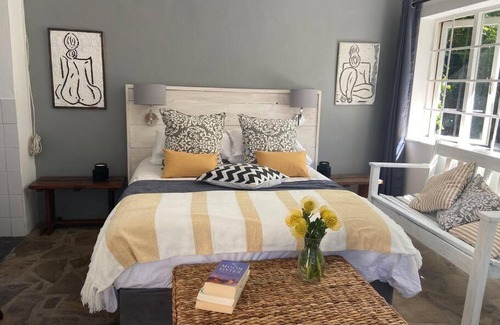 Fernkloof Apartamento | Breezy on the Bend's Stone Cottage