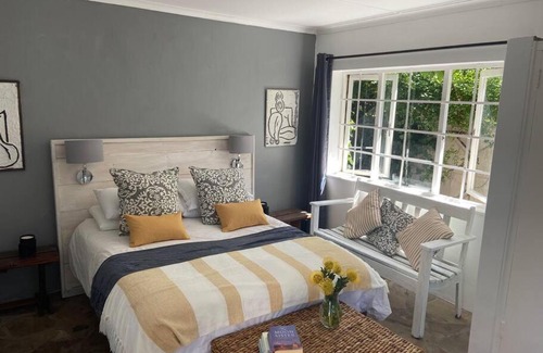 Fernkloof Apartamento | Breezy on the Bend's Stone Cottage