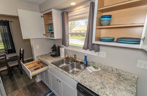 Mentor Headlands Casa | Breezy Paradise, 3 Bedroom with Shared Beach, King Bed