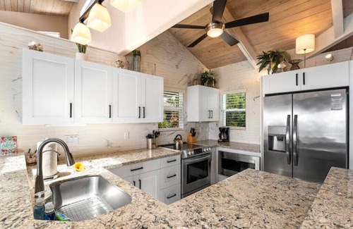 Kailua-Kona Casa | Breezy Pool Oasis 5BR AC Ocean Views 5min to Beach