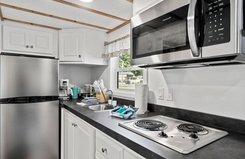 Sylva Casa | Breezy | Tiny House on the Magical Tuck River