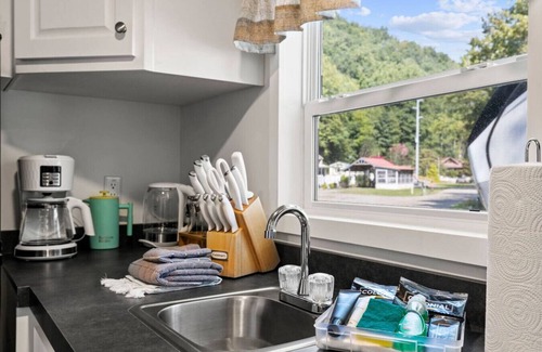 Sylva Casa | Breezy | Tiny House on the Magical Tuck River