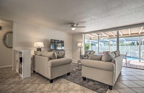 Singer Island Casa | Breezy Updated Home - Walk to Beach and Restaurants!